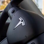 „Tesla“ draudimo padalinys, kaltinamas „žiauriais vėlavimais“ ir „sisteminėmis nesėkmėmis“, kuriuos